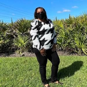 Meet your Posher, Debora